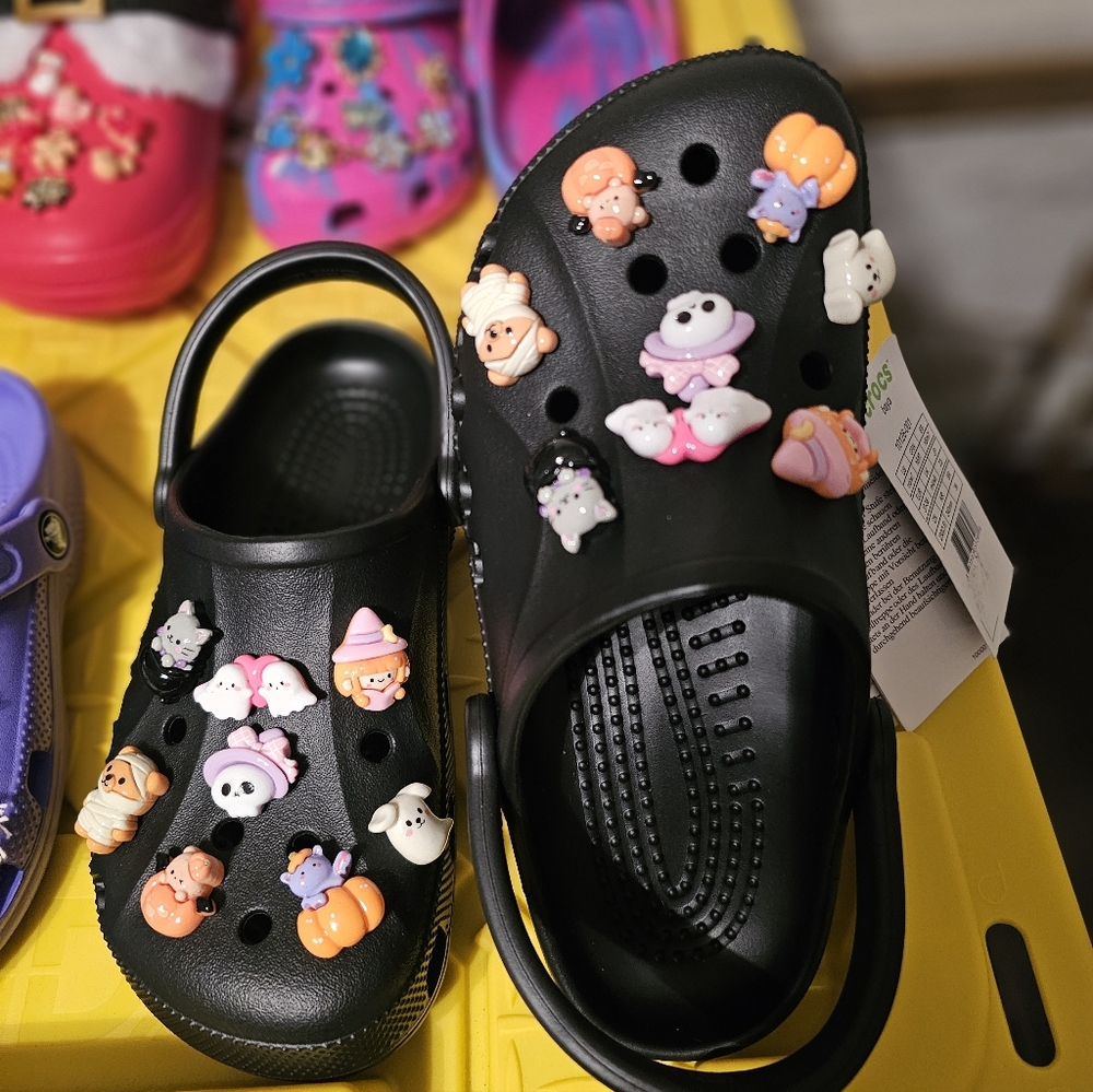 🎃NEW! Black Baya Clogs Fully Customized with Exclusive Handmade Charms👻 - Picture 2 of 8